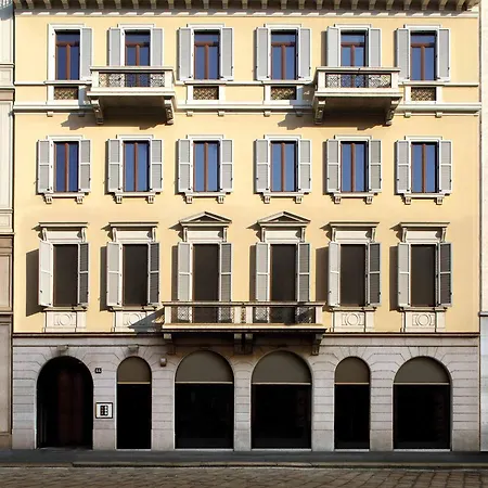Manzoni 44 * Mailand