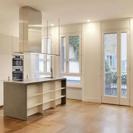 Manzoni 44 Apartman *