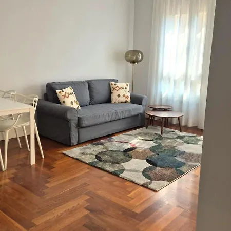 Manzoni 44 *