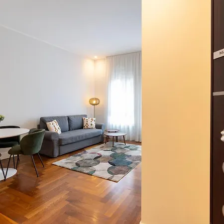 Manzoni 44 Apartman *