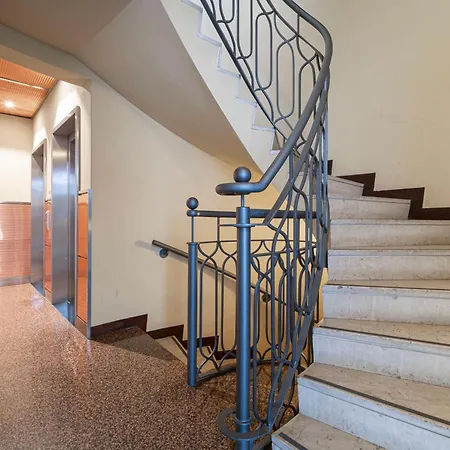 Apartman Manzoni 44 *